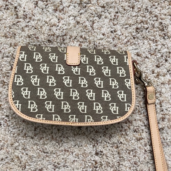 Dooney & Bourke wristlet wallet - Picture 2 of 5